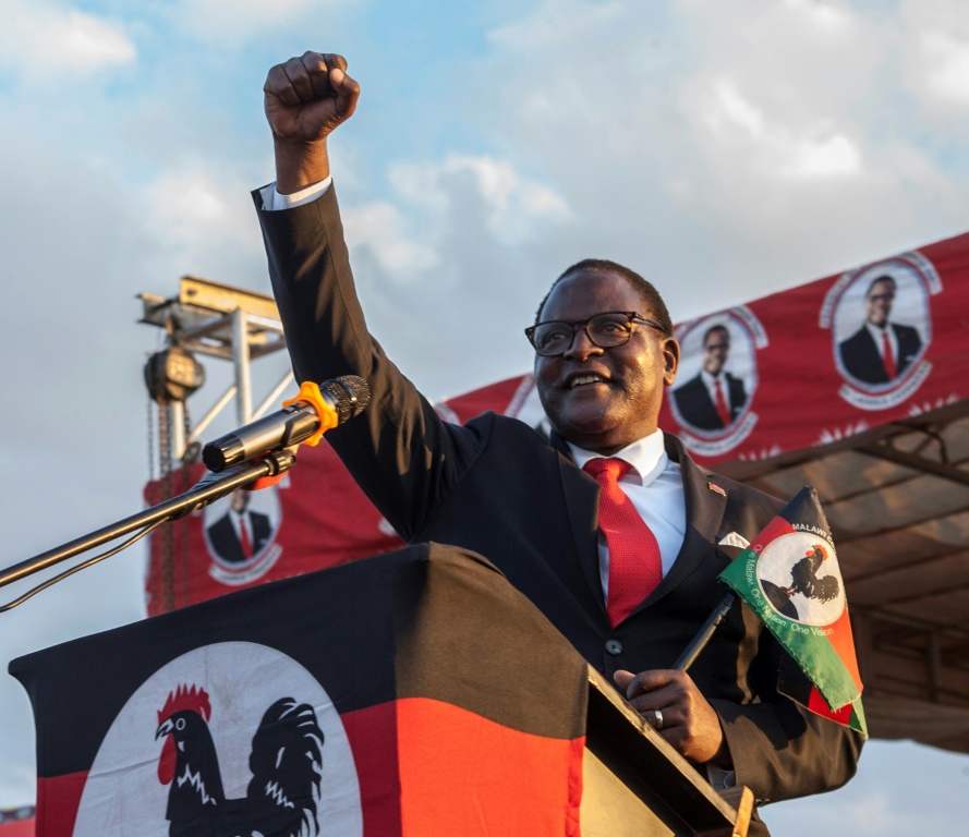 Президент Республики Малави — амбидекстр!?